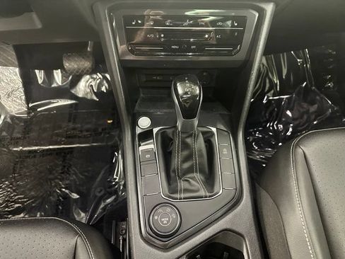 Certified 2022 Volkswagen Tiguan SE w/ Panoramic Sunroof Package AWD/4WD image 6