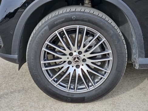 Used 2025 Mercedes-Benz GLC 300 image 12