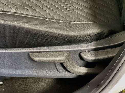 Used 2022 Nissan Kicks S FWD image 15