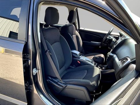 Used 2018 Dodge Journey SE w/ Popular Equipment Group FWD image 29