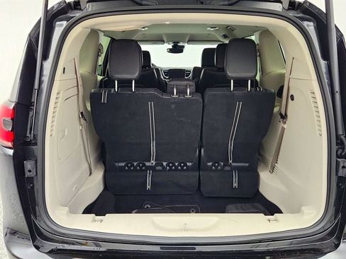 Used 2022 Chrysler Pacifica Touring-L FWD image 20