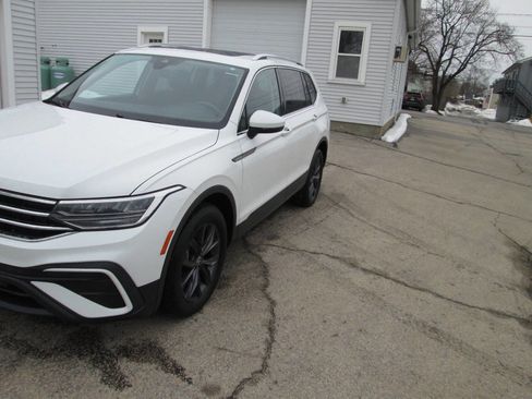 Used 2022 Volkswagen Tiguan SE w/ Panoramic Sunroof Package image 7
