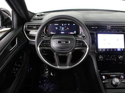 Used 2023 Jeep Grand Cherokee L Overland AWD/4WD image 6