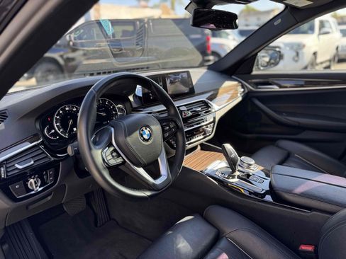 Used 2018 BMW 530i w/ Premium Package image 12