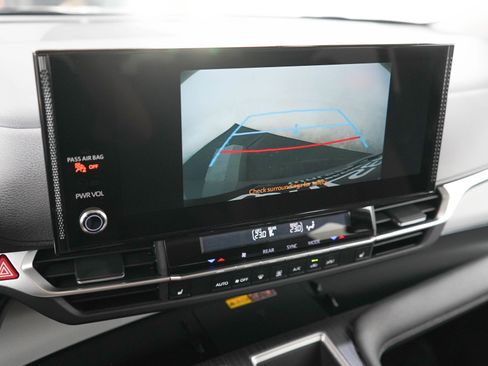 Used 2025 Toyota Sienna FWD image 23