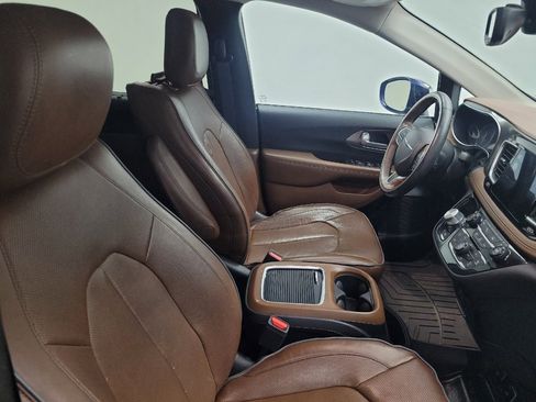Used 2017 Chrysler Pacifica Limited FWD image 21