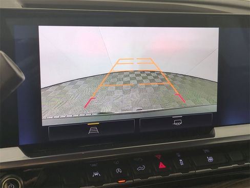 Used 2023 Chevrolet Silverado 1500 LT image 15