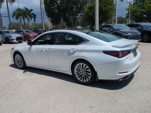 Certified 2022 Lexus ES 350 Ultra Luxury w/ Accessory Package 2 FWD image 6