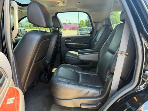 Used 2009 Cadillac Escalade AWD image 13