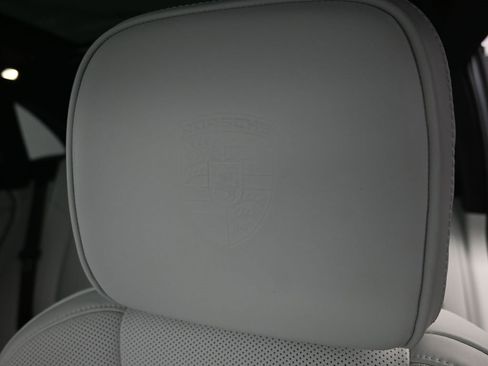 Certified 2025 Porsche Macan image 8