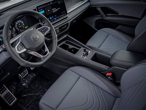 New 2026 Volkswagen Tiguan SE R-Line image 9