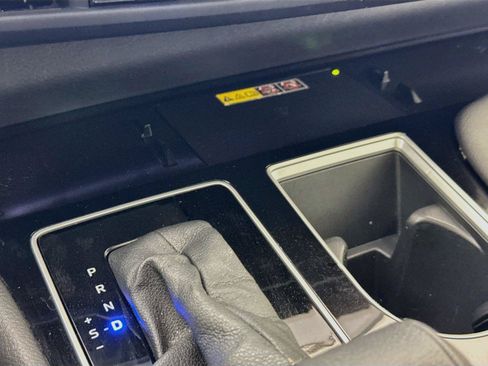 Certified 2025 Toyota Sienna Limited FWD image 29