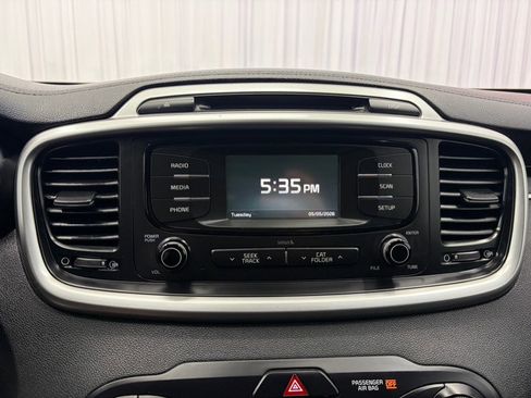 Used 2017 Kia Sorento AWD image 25