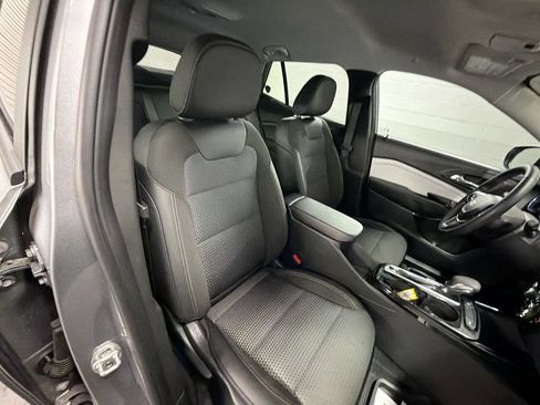 Used 2025 Chevrolet Trax LT w/ Driver Confidence Package FWD image 25