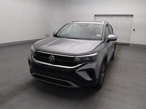 Used 2023 Volkswagen Taos SE w/ Panoramic Sunroof Package FWD image 15