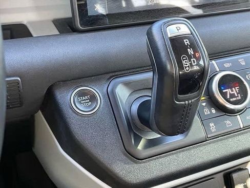 Used 2020 Land Rover Defender 110 SE image 21