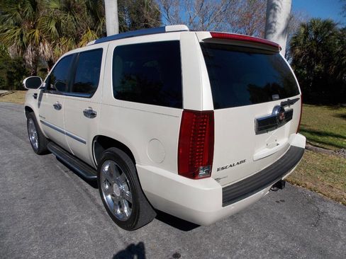Used 2007 Cadillac Escalade 2WD w/ Information Package image 8