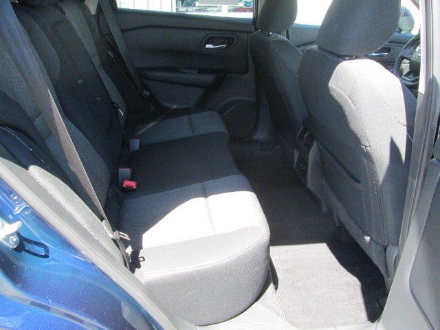 Used 2025 Nissan Rogue SV AWD/4WD image 13
