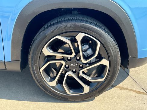 Used 2024 Chevrolet Trax RS w/ Sunroof Package FWD image 10