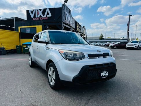 Used 2016 Kia Soul FWD image 3
