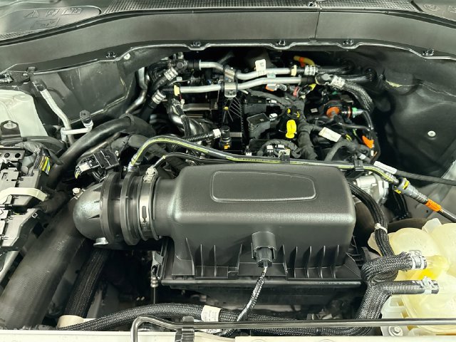 Used 2024 Ford Explorer XLT RWD image 30