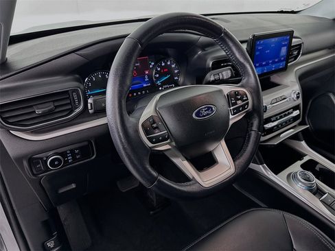 Used 2023 Ford Explorer XLT w/ Equipment Group 202A image 9
