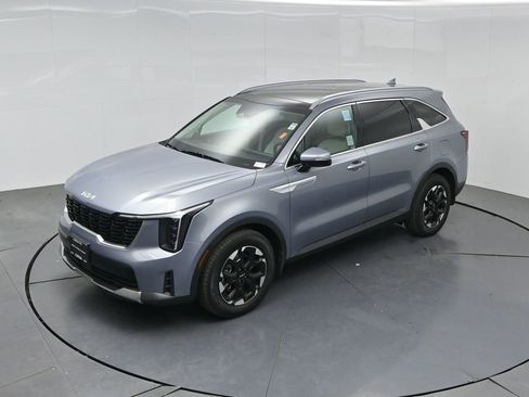 Certified 2025 Kia Sorento S w/ Panoramic Sunroof Package FWD image 37