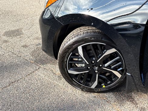 Used 2025 Nissan Versa SR w/ Trunk Package image 31