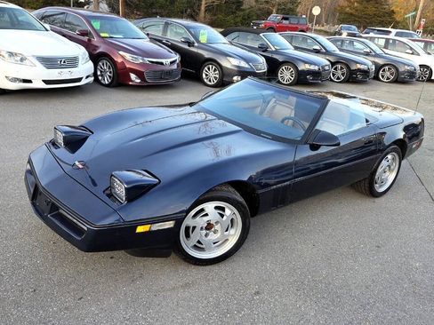 Used 1989 Chevrolet Corvette Convertible RWD image 2