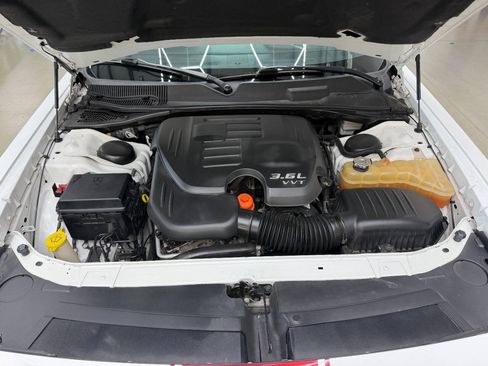 Used 2012 Dodge Challenger SXT RWD image 7
