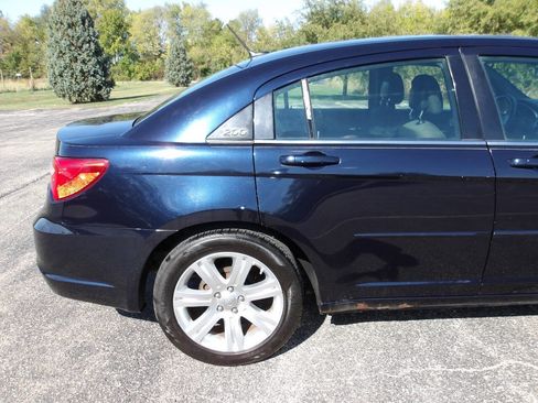 Used 2011 Chrysler 200 Touring image 31