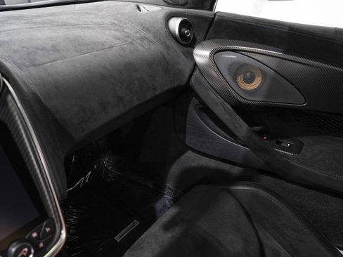 Used 2019 McLaren 600LT RWD image 13