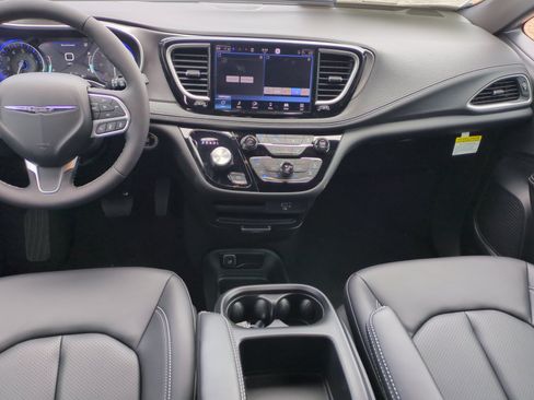 New 2026 Chrysler Pacifica Select FWD image 20