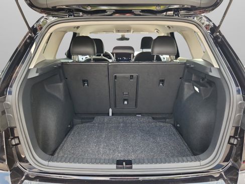 Certified 2025 Volkswagen Taos SE image 25