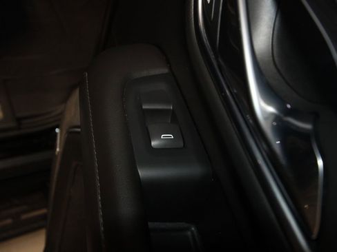 Used 2021 Chevrolet Tahoe Z71 w/ Z71 Signature Package image 31