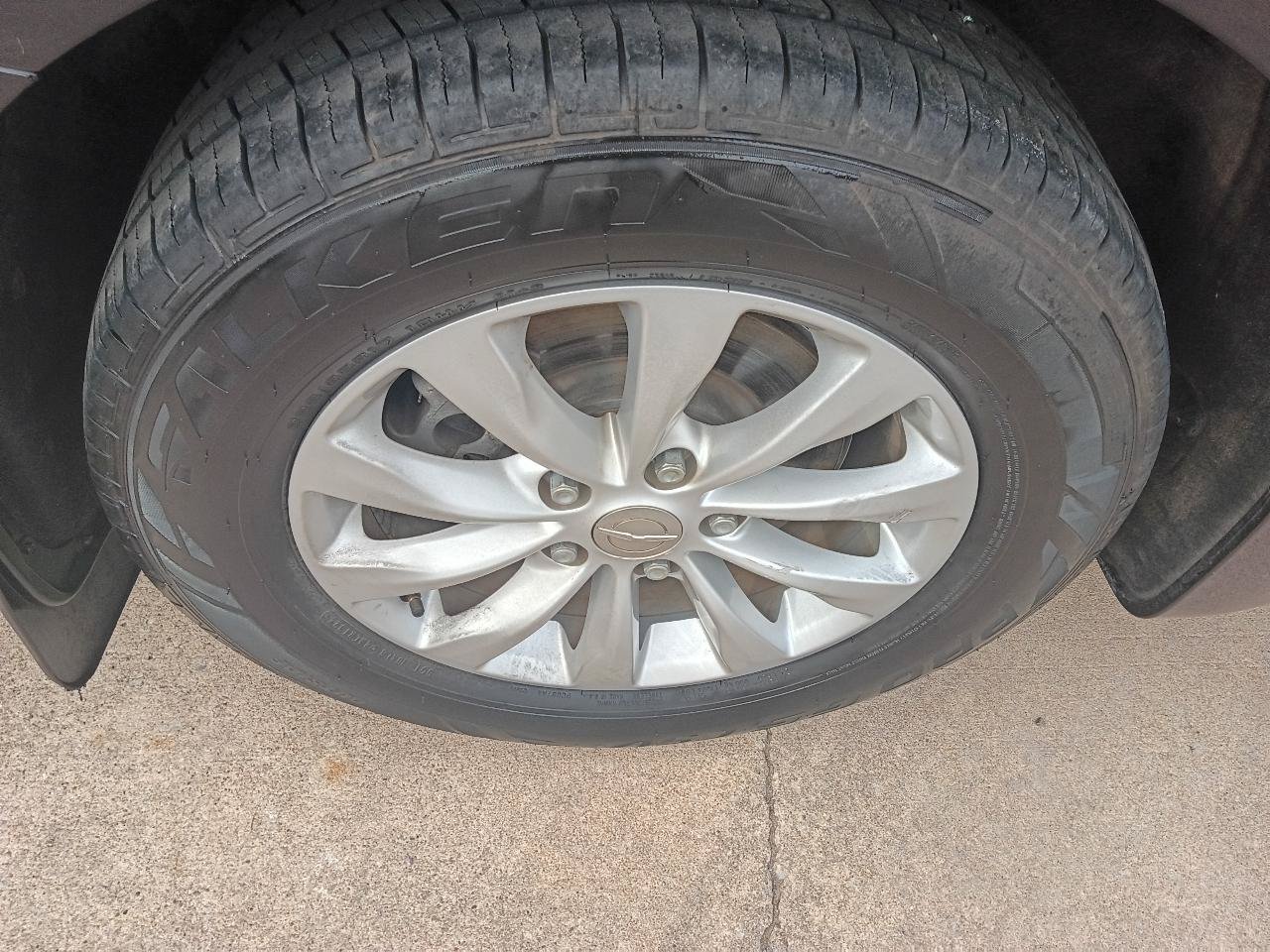Used 2017 Chrysler Pacifica Touring w/ Tire & Wheel Group FWD image 29