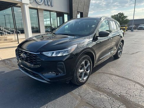 Used 2023 Ford Escape ST-Line w/ Tech Pack #1 AWD/4WD image 3