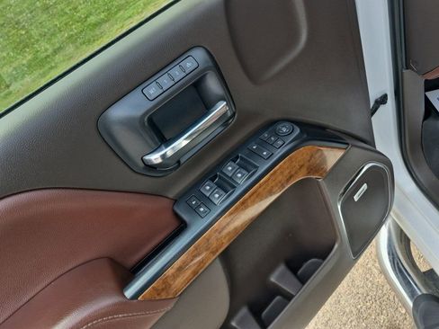 Used 2018 Chevrolet Silverado 1500 High Country image 11