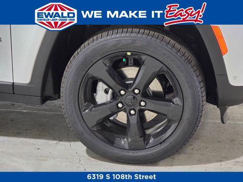 New 2025 Jeep Grand Cherokee Limited w/ Luxury Tech Group II image 15