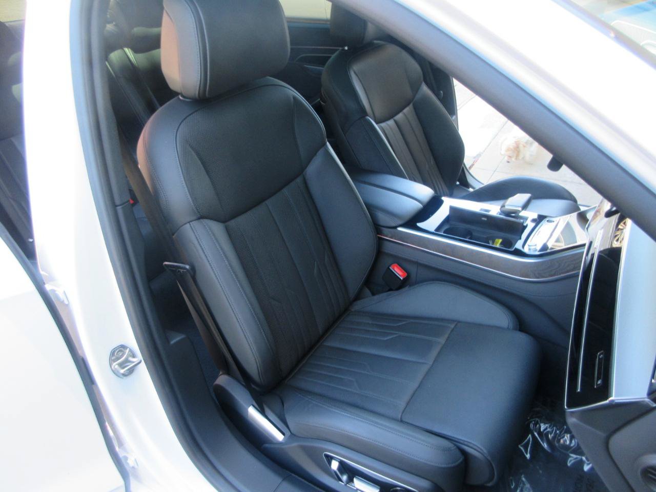 Used 2025 Audi A8 L 3.0T w/ EXECUTIVE PACKAGE w/ Executive Package AWD/4WD image 26