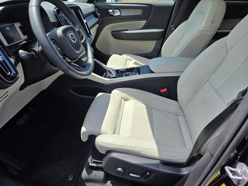 Certified 2023 Volvo XC40 B5 Plus w/ Protection Package Premier AWD/4WD image 15