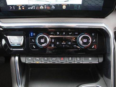 Used 2024 GMC Sierra 1500 Denali w/ Technology Package AWD/4WD image 32