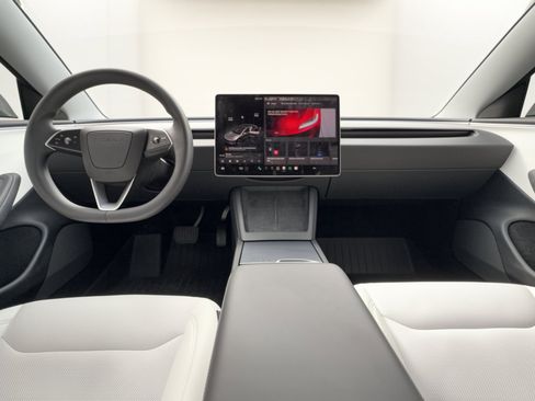 Used 2025 Tesla Model 3 Long Range RWD image 17