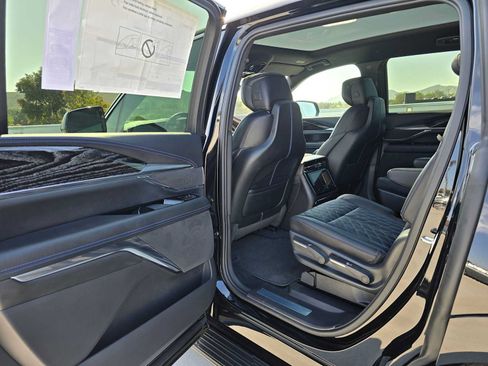 Used 2026 Cadillac Escalade IQ Luxury 1 AWD/4WD image 16