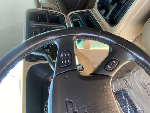 Used 2004 Chevrolet Silverado 2500 LT RWD image 26
