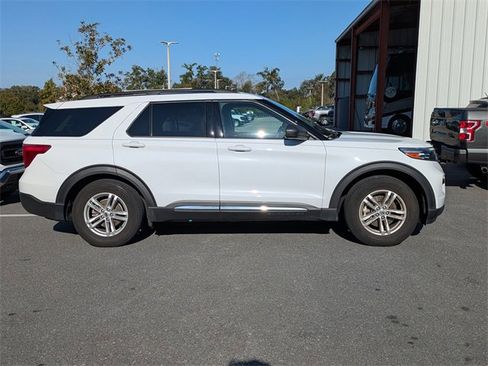 Used 2020 Ford Explorer XLT image 2