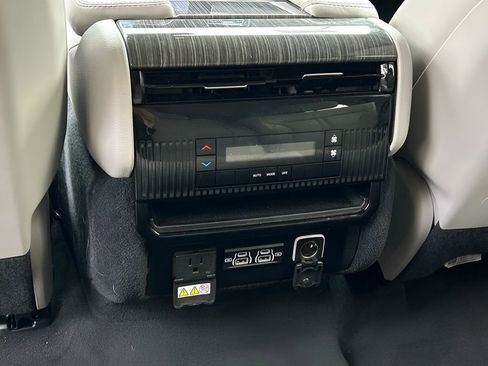 Used 2022 Jeep Wagoneer Series II image 34