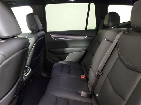 Used 2022 Cadillac XT6 Luxury image 12