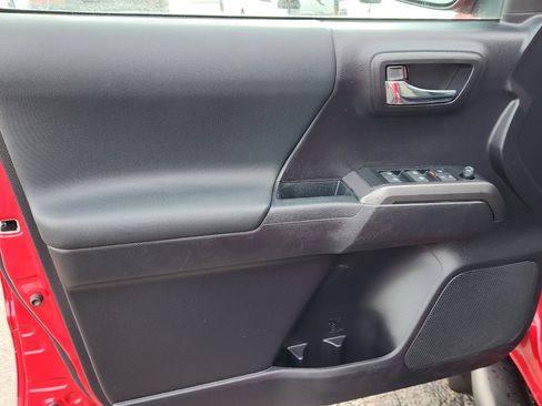 Used 2020 Toyota Tacoma TRD Sport image 10