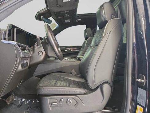 Used 2023 Cadillac Escalade Sport Platinum w/ LPO, ONYX Package AWD/4WD image 17